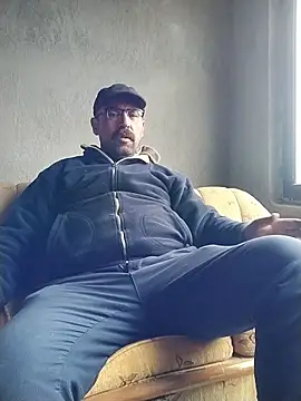 masculine bear daddy online show from December 4, 2025, 8:46 am