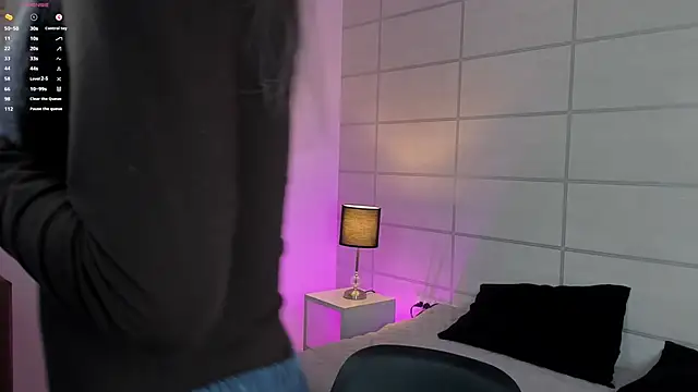 NanaRott online show from April 8, 2026, 8:10 pm