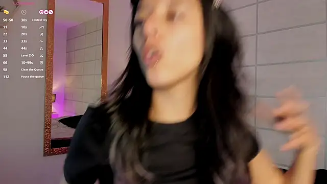 NanaRott online show from March 19, 2026, 7:47 pm