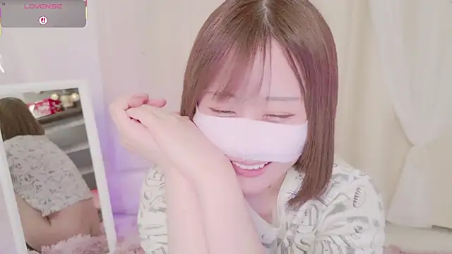 Snapshot of Yuu__k chatting on February 16, 2025, 4:32 pm Yuu  k online show from February 16, 2025, 4:32 pm