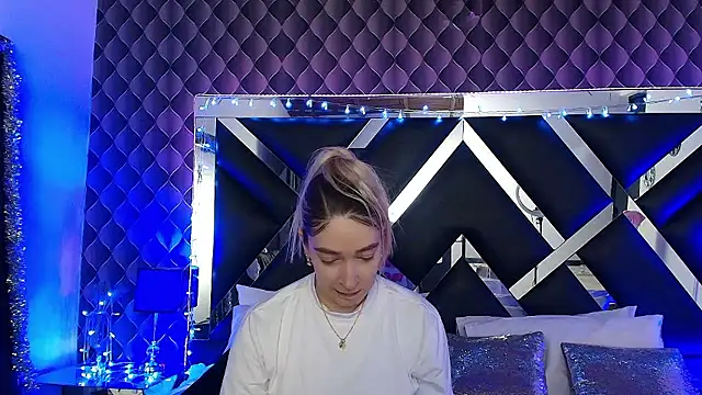 victoriaa lee  online show from January 8, 2026, 6:58 pm