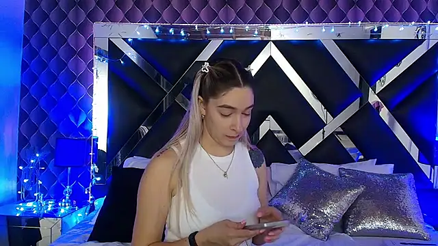 victoriaa lee  online show from January 5, 2026, 8:12 pm