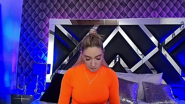 victoriaa lee  online show from October 27, 2025, 7:15 pm