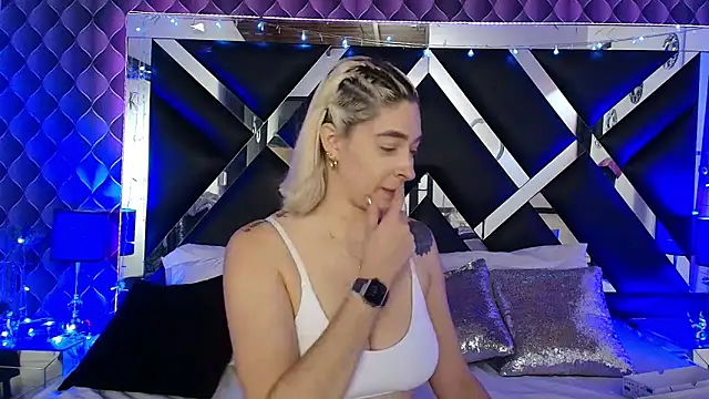 victoriaa lee  online show from March 15, 2026, 7:21 pm