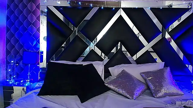 victoriaa lee  online show from March 28, 2026, 7:37 pm