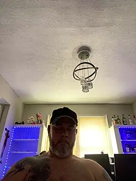 Cristian-Brayan online show from April 15, 2026, 6:23 pm