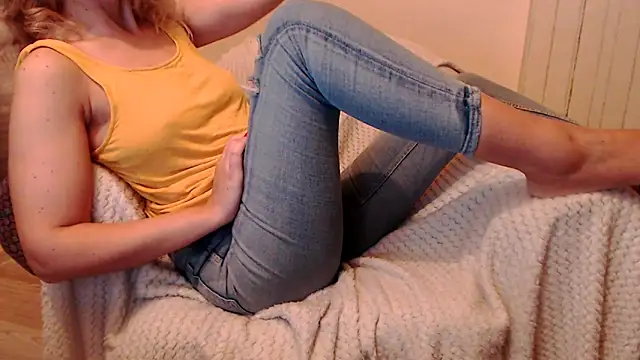 mesexylady34 online show from October 27, 2025, 9:05 pm