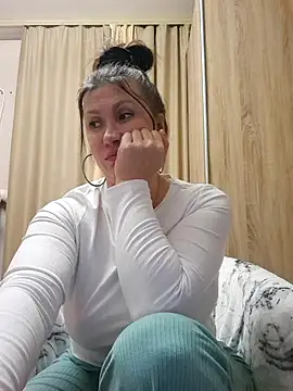 Snapshot of ROXOLANAA_SEXY chatting on January 31, 2026, 7:23 pm ROXOLANAA SEXY online show from January 31, 2026, 7:23 pm