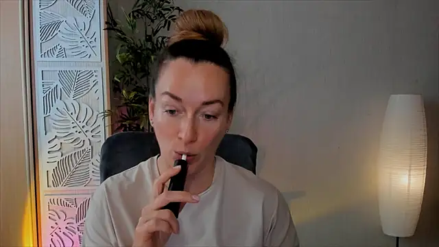 Snapshot of RebeccaMartinez chatting on February 19, 2026, 6:10 am RebeccaMartinez online show from February 19, 2026, 6:10 am