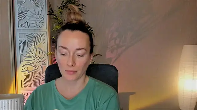 Snapshot of RebeccaMartinez chatting on February 17, 2026, 6:44 am RebeccaMartinez online show from February 17, 2026, 6:44 am