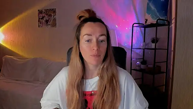 Snapshot of RebeccaMartinez chatting on December 19, 2025, 10:17 am RebeccaMartinez online show from December 19, 2025, 10:17 am