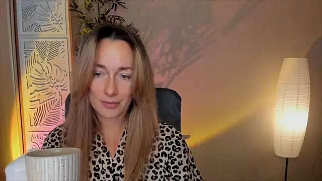 Snapshot of RebeccaMartinez chatting on February 9, 2026, 12:14 pm RebeccaMartinez online show from February 9, 2026, 12:14 pm