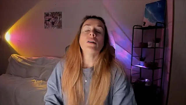 Snapshot of RebeccaMartinez chatting on October 26, 2025, 11:10 am RebeccaMartinez online show from October 26, 2025, 11:10 am