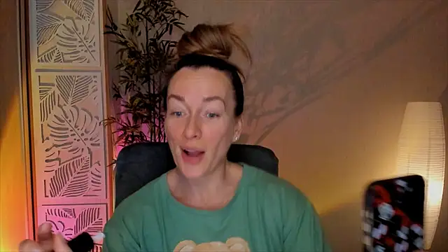 Snapshot of RebeccaMartinez chatting on February 15, 2026, 5:41 am RebeccaMartinez online show from February 15, 2026, 5:41 am