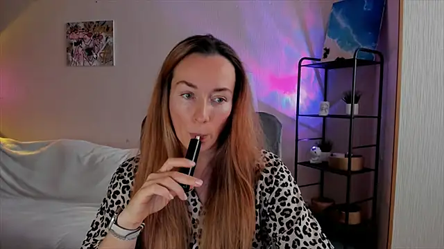 Snapshot of RebeccaMartinez chatting on November 27, 2025, 7:42 am RebeccaMartinez online show from November 27, 2025, 7:42 am