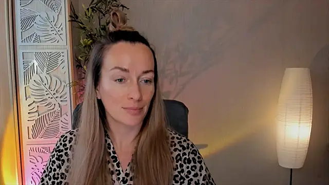 Snapshot of RebeccaMartinez chatting on February 10, 2026, 10:14 am RebeccaMartinez online show from February 10, 2026, 10:14 am