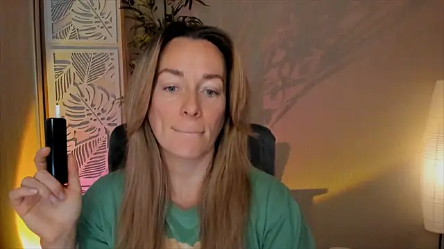 Snapshot of RebeccaMartinez chatting on February 16, 2026, 6:12 am RebeccaMartinez online show from February 16, 2026, 6:12 am