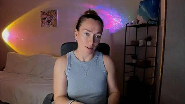 Snapshot of RebeccaMartinez chatting on November 4, 2025, 12:42 pm RebeccaMartinez online show from November 4, 2025, 12:42 pm