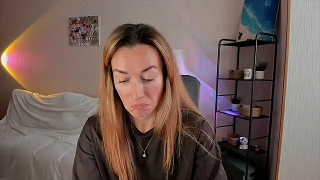 Snapshot of RebeccaMartinez chatting on October 31, 2025, 8:00 am RebeccaMartinez online show from October 31, 2025, 8:00 am