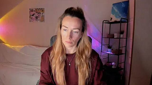 Snapshot of RebeccaMartinez chatting on October 28, 2025, 11:42 am RebeccaMartinez online show from October 28, 2025, 11:42 am