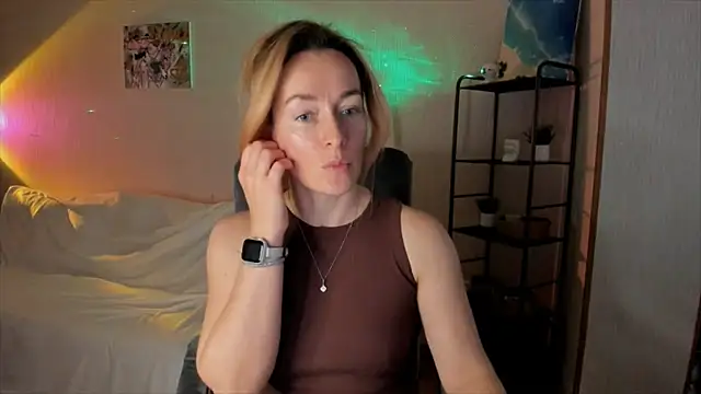 Snapshot of RebeccaMartinez chatting on November 13, 2025, 8:29 am RebeccaMartinez online show from November 13, 2025, 8:29 am