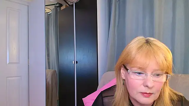 Snapshot of HoneyBBW96 chatting on June 17, 2026, 3:00 pm HoneyBBW96 online show from June 17, 2026, 3:00 pm