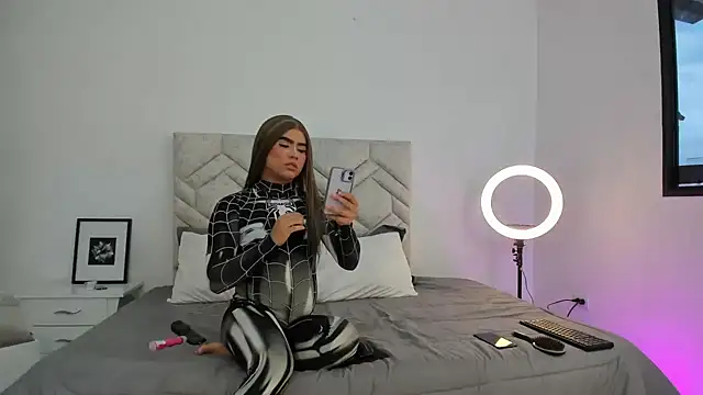 Snapshot of LauraBonnet7 chatting on December 3, 2024, 12:55 pm LauraBonnet7 online show from December 3, 2024, 12:55 pm
