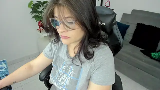 BellaFlaming online show from March 17, 2025, 10:17 am