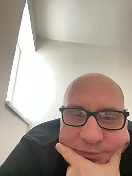 Snapshot of vanjbi45 chatting on February 14, 2025, 2:44 pm vanjbi45 online show from February 14, 2025, 2:44 pm