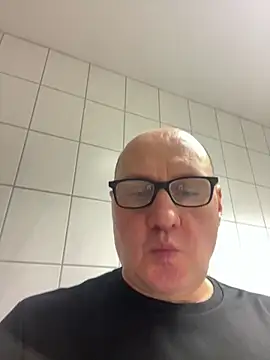 Snapshot of vanjbi45 chatting on March 2, 2025, 5:44 am vanjbi45 online show from March 2, 2025, 5:44 am