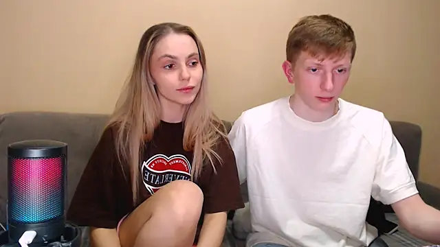 juliaanddima online show from February 13, 2026, 11:16 pm