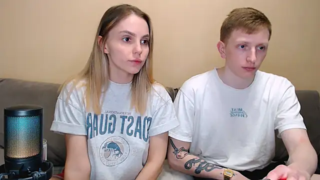 juliaanddima online show from May 7, 2026, 9:29 pm
