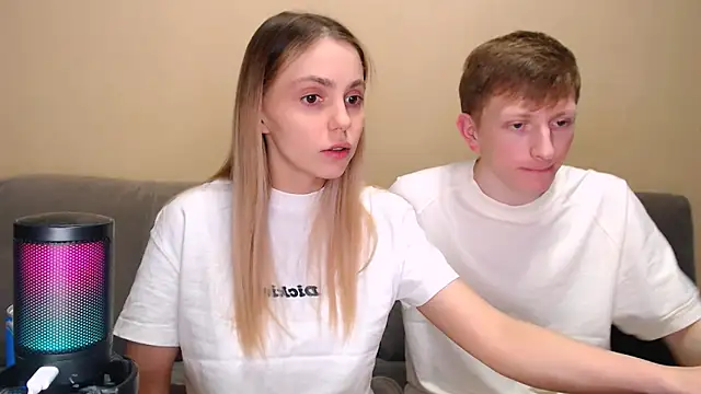 juliaanddima online show from February 16, 2026, 10:18 pm