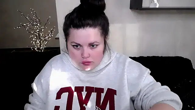 Emily Mo online show from November 4, 2025, 6:28 am