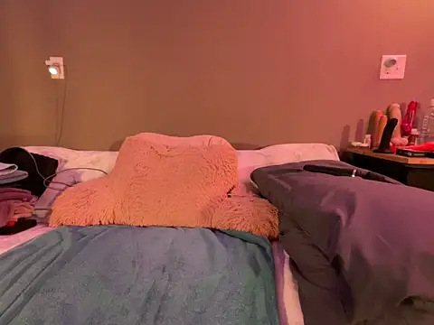 1Lustfully yours online show from April 14, 2026, 3:06 pm