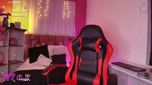 mia thompsonn  online show from March 19, 2026, 2:06 pm