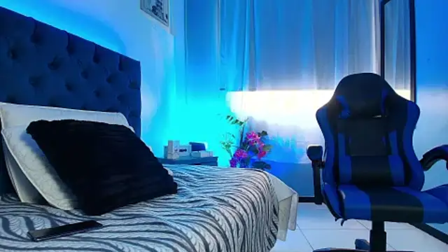 mia thompsonn  online show from February 19, 2026, 1:52 pm