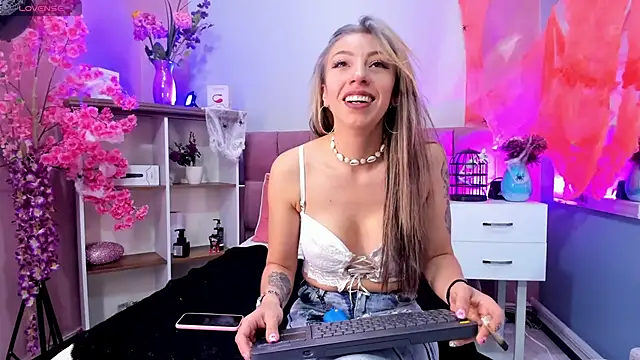 Snapshot of mia_thompsonn_ chatting on October 17, 2025, 3:36 pm mia thompsonn online show from October 17, 2025, 3:36 pm