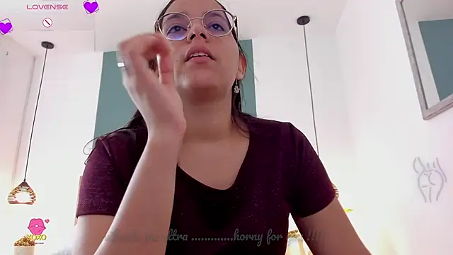 lucy blue28 online show from May 6, 2026, 12:53 pm