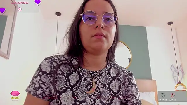 lucy blue28 online show from May 8, 2026, 1:15 pm