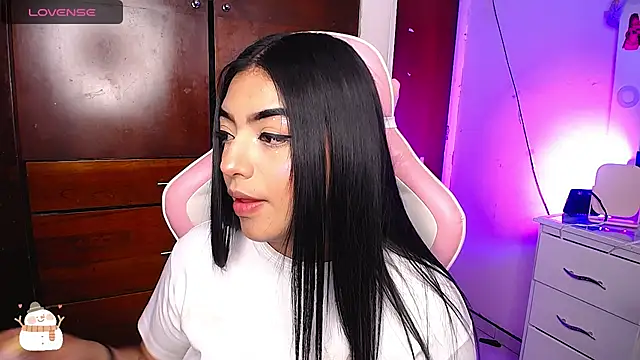 Snapshot of eva_six chatting on December 17, 2024, 6:20 pm eva six online show from December 17, 2024, 6:20 pm