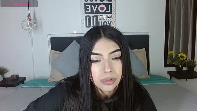 Snapshot of eva_six chatting on October 7, 2025, 5:47 pm eva six online show from October 7, 2025, 5:47 pm