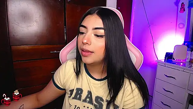 Snapshot of eva_six chatting on February 12, 2025, 8:29 pm eva six online show from February 12, 2025, 8:29 pm