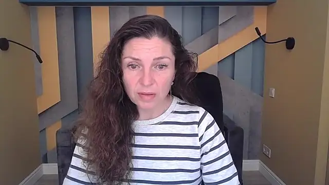 EllaLong online show from November 5, 2025, 12:30 pm