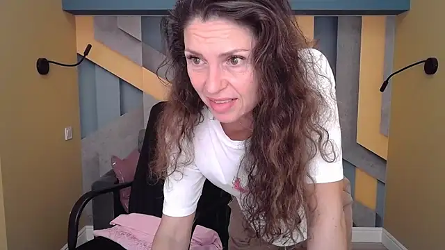 EllaLong online show from September 30, 2025, 11:38 am