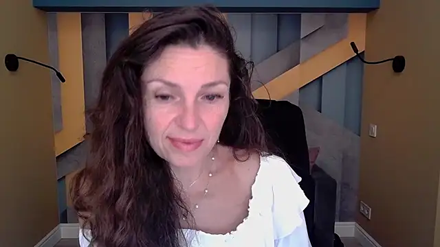 EllaLong online show from September 15, 2025, 11:32 am