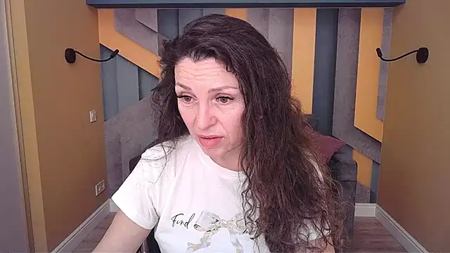 EllaLong online show from February 10, 2026, 12:37 pm