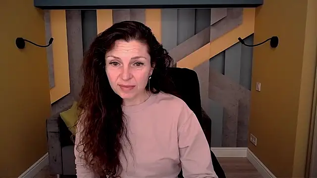 EllaLong online show from March 10, 2026, 12:31 pm