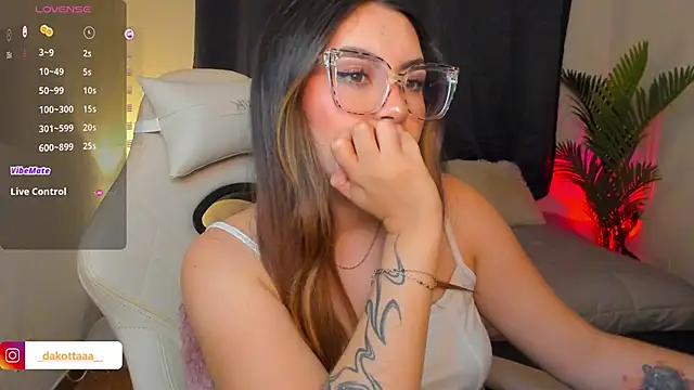 dakottaa  online show from March 30, 2026, 11:39 pm