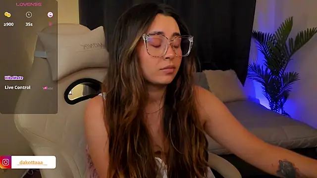 dakottaa  online show from January 17, 2026, 11:41 pm